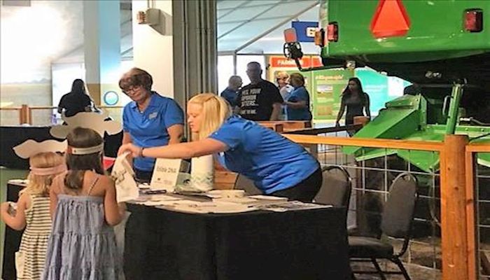 ‘Meet the Farmer’ Attracts Visitors in Chicago Museum