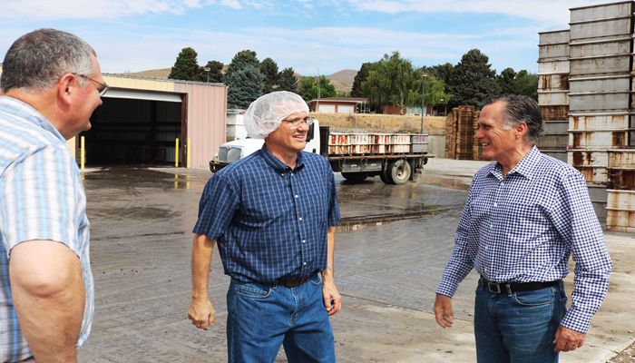 Utah fruit farmers visit with congressional leaders on harvest tour