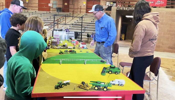 County Farm Bureaus host Farm Field Days to Help Show Where Food Comes From